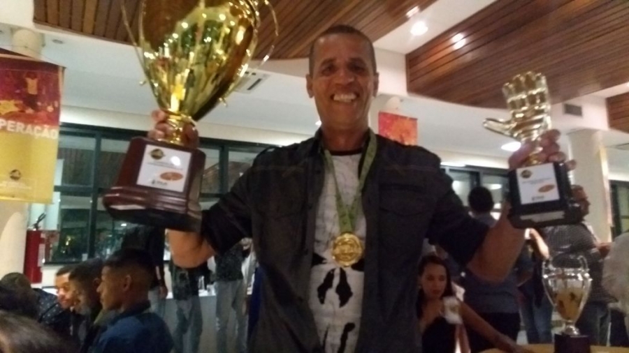 C.R. Direto do ZAPZAP: Presidente-goleiro e campeão!