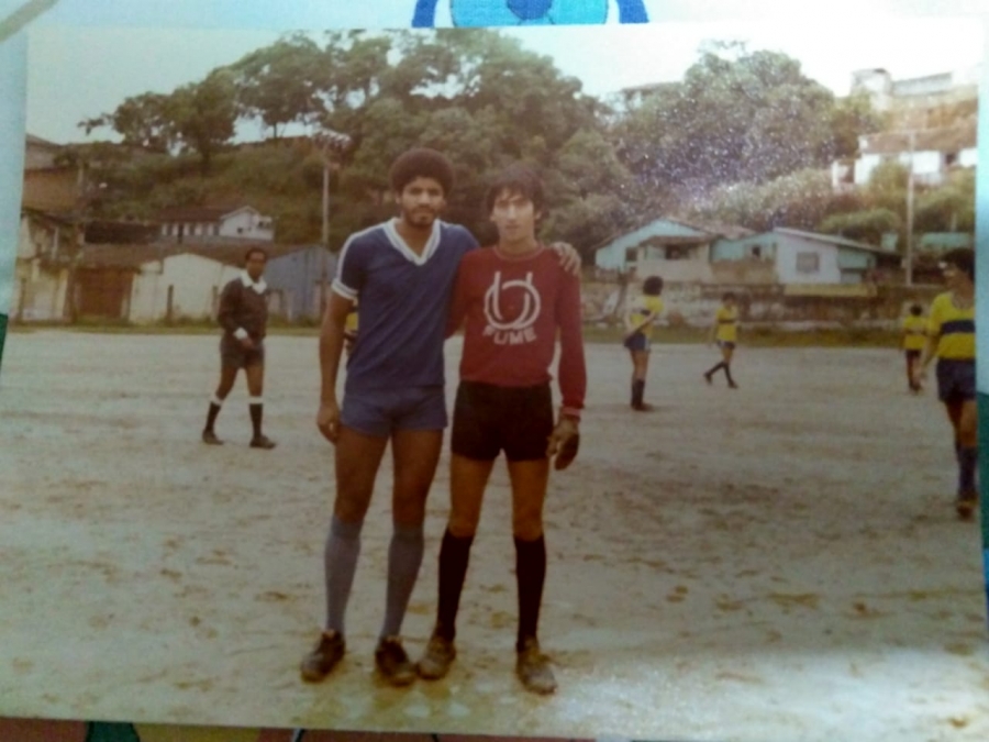 C.R. Direto do ZAPZAP - Preto Vs Branco no "campo do Pitangui" anos 80