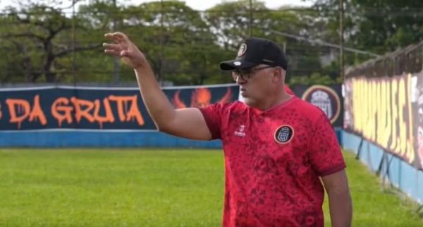 Histórias da várzea: conheça a rotina do técnico que comanda 14 times ao mesmo tempo