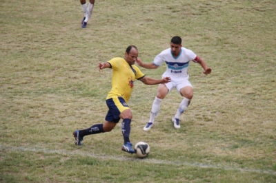 Dínamo e Santa Terezinha saem na frente nas semifinais do Amadorão da Liga de Araxá